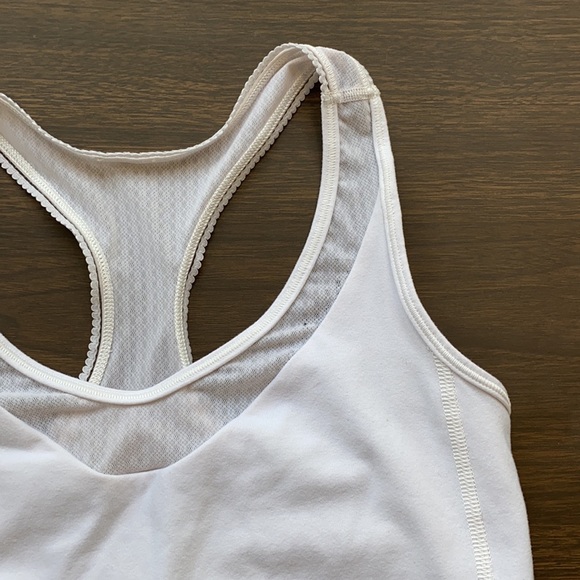 Lululemon size 4 racer back with built in bra - Picture 6 of 9